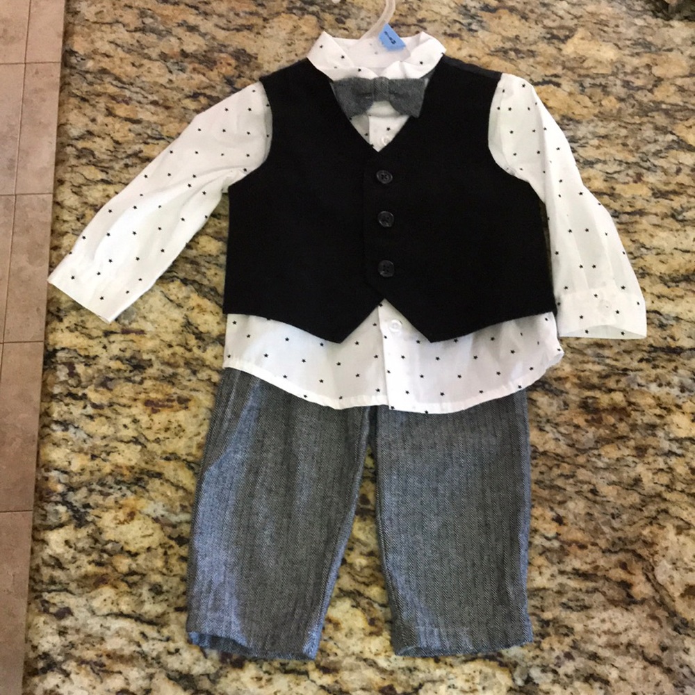 Infant 4 piece suit size 3/6 M